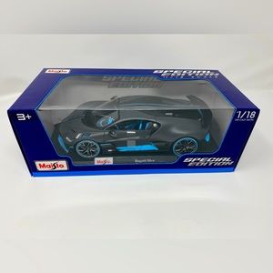 Bugatti Divo Matt Gray with Blue Accents 1:18‎ Scale Diecast Model Car by Maisto